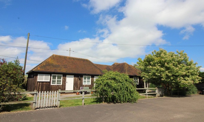 Maidstone Cottage | Charming Converted Farm Retreat with Ocean View & Pool