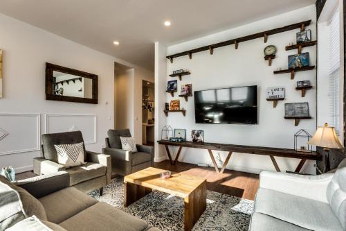 West Town Apartment | Experience Local Living in a Unique Converted Storefront