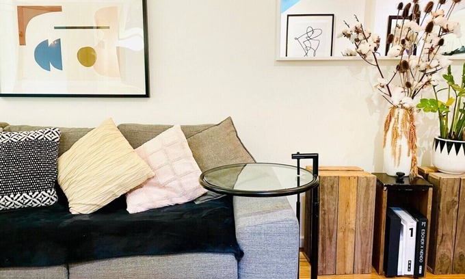 Seddon Apartment | Stylish Converted Warehouse Apartment Near CBD