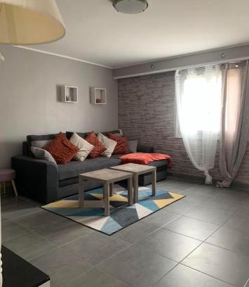 Chatenoy-le-Royal Apartment | Experience Comfort at Convivialetzen with Oceanfront Views