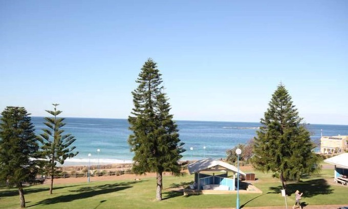 Coogee Apartment | Coogee Beach-side Retreat: Family-Friendly Getaway Awaits