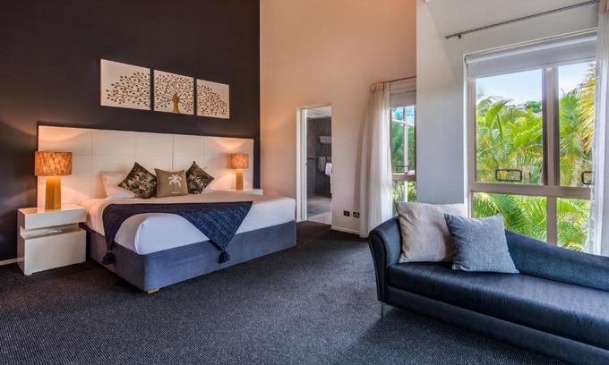 Hamilton Island House | Relax at Cooinda Gardens 6 with Oceanfront Views