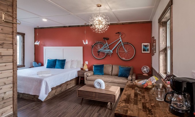 Prescott Apartment | Cozy King Bed Suite with Mini Kitchen for Traveling Workers