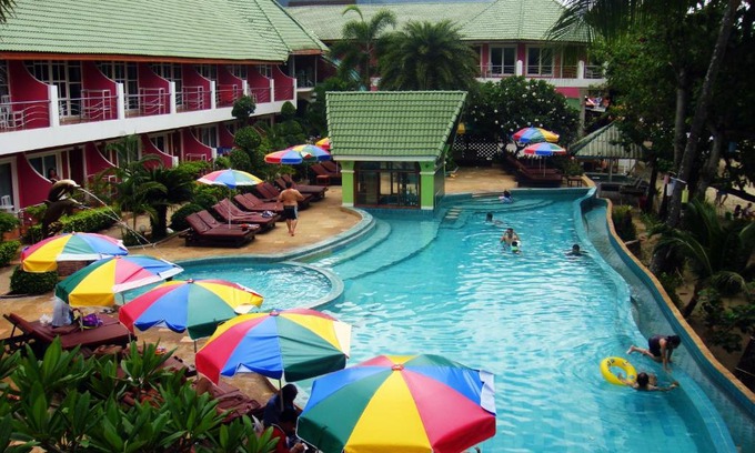 Ko Chang Hotel | Oceanfront Cookies Hotel: Family-Friendly with Pool Access