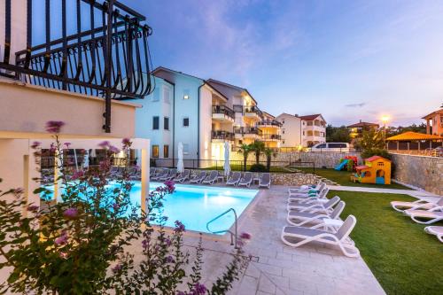 Silo Apartment | Relaxing Oceanfront Šilo Appartement Resort with Pool & Dining
