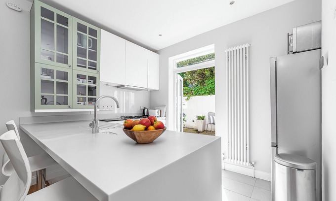 Munster Apartment | Top-Rated Cool 1 Bed in Munster Village Fulham with Breakfast