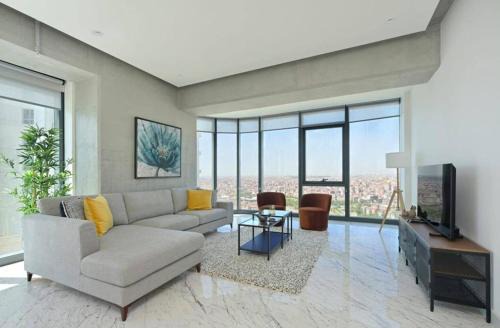 Bomonti Apartment | Modern 2 Bedroom Escape with Pool & Gym, Rated 9/10