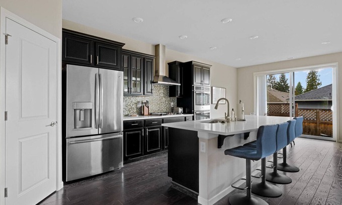 North Creek House | Stylish Bothell 4BR with Kitchen, Pet Friendly & Near Parks