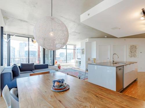 Gastown Apartment | Cool, Classy & Chic Downtown Suite