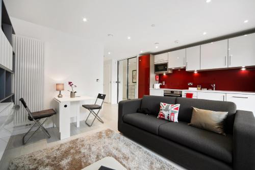 Hackney Central Apartment | Stylish Dalston Studio with Balcony and Gym, Rated 9.6