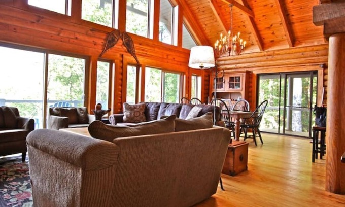 Rosman Cabin | Escape to the Mountains in a Scenic Log Home Retreat