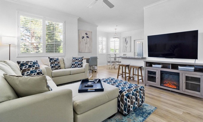 Gilbert Condo | Relax by the Pool: King Master Suite Near Downtown Gilbert