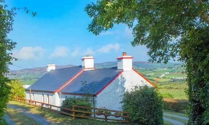 Red Castle Cottage | COOLEY COTTAGE, pet friendly in Moville, County Donegal