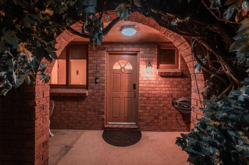 Cooma House | Guest Rated: Cooma Guest House - Pet & Child Friendly Stay