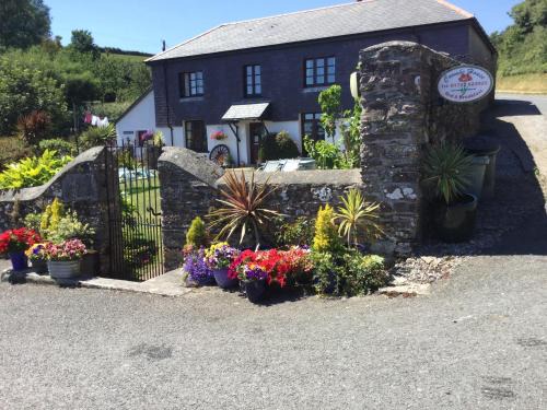 Torpoint Bed & Breakfast | Oceanfront Coombe House B&B with Top Guest Rating of 9.5