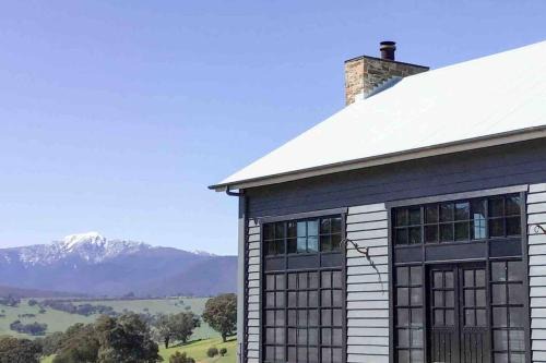 Merrijig House | Family-Friendly Stay at Coombs Hill Barn - Rated 10/10