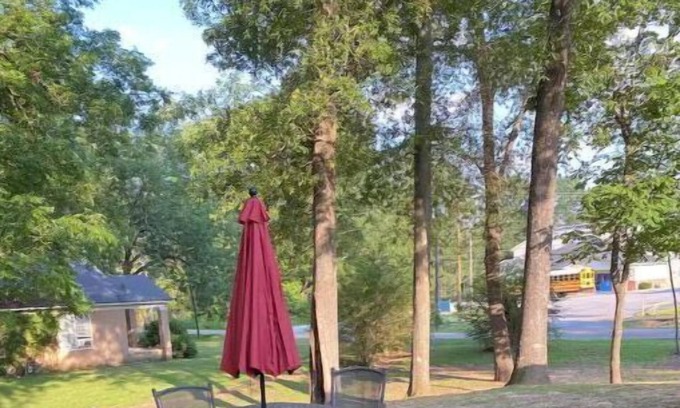 Blue Mountain House | Top-Rated Coombs Manor on the Mountain with Pool & Breakfast