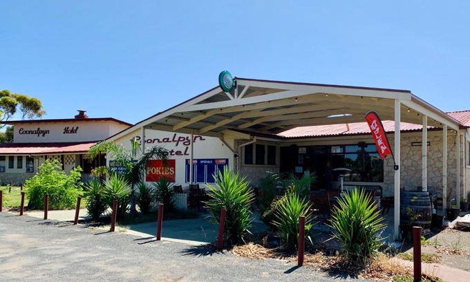 Coneybeer Hotel | Family-Friendly Coonalpyn Hotel with Breakfast & Accessibility