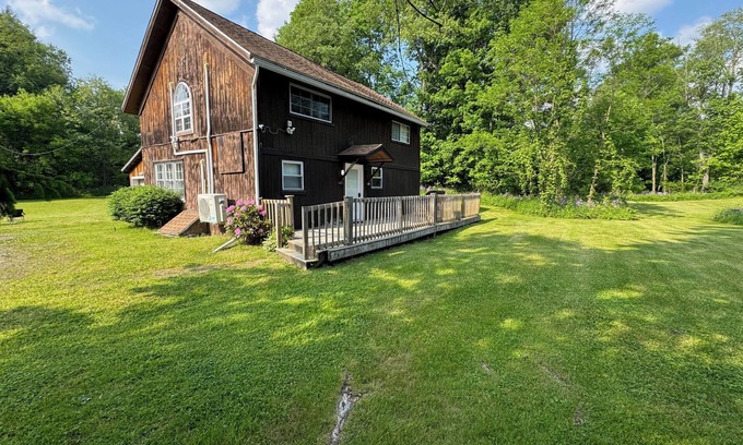 Mount Vision House | Cooperstown Area Cozy Carriage House with Pool & Spa