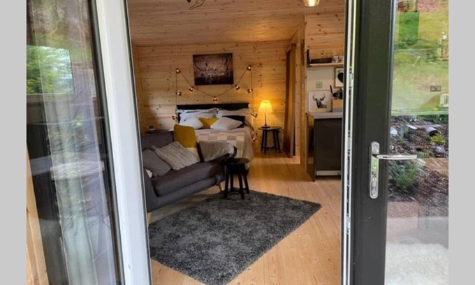Aberchalder House | Welcoming Coorie Doon Cabin: Guest Rated 9.8 & Pet Friendly