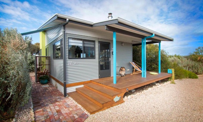 Bonney Ski Chalet | Cozy Coorong Cabins with Ocean Views, Rated 9.7 by Guests