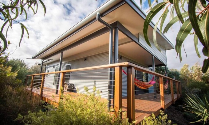Bonney Cabin | Guest Rated 10/10: Coorong Cabins - Pelican Cabin Retreat