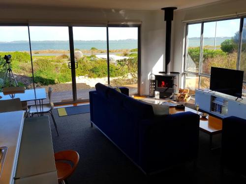 Bonney House | Experience the Coorong Waterfront Retreat with Ocean Views