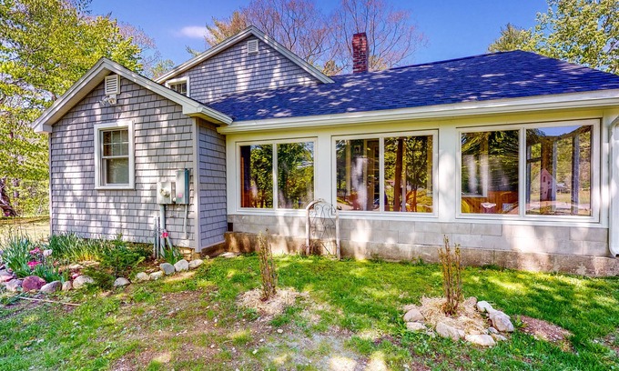 Roxbury House | Coos Canyon: Firepit, Swimming Hole & Pet-Friendly Retreat