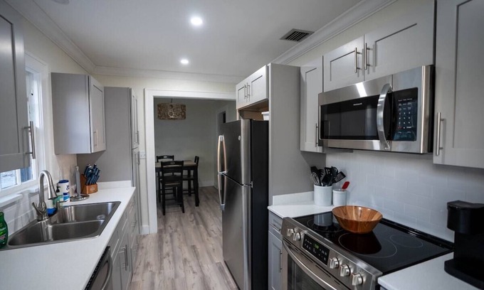 Clewiston House | Highly Rated Coot Bay Cottage with Kitchen at Lake Okeechobee