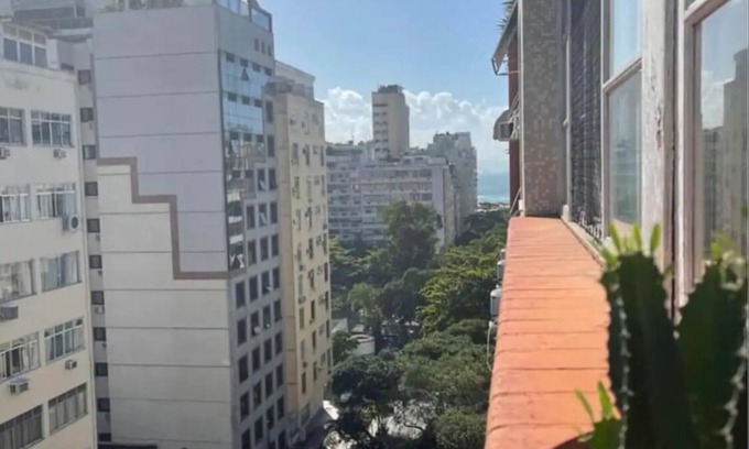 Copacabana Apartment | Cozy Copacabana Hotel with Ocean View & Family Amenities