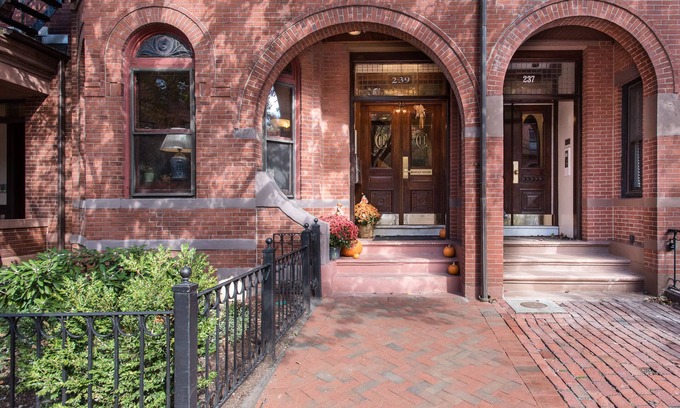 Prudential - St. Botolph House | Cozy Copley House: Spa Amenities & High Guest Satisfaction
