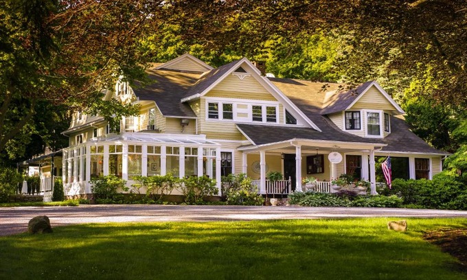 Ivoryton Hotel | Elegant Copper Beech Inn: 5-Star Retreat with Unique Amenities
