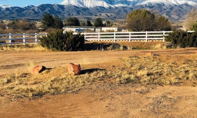 Cottonwood-Verde Village House | Relaxing Copper Canyon Cottage: 8 Bedrooms & Hot Tub
