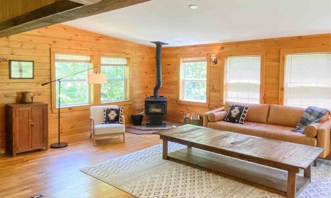 Hartland Four Corners Cabin | Cozy Copper Hill House: Family-Friendly VT Getaway