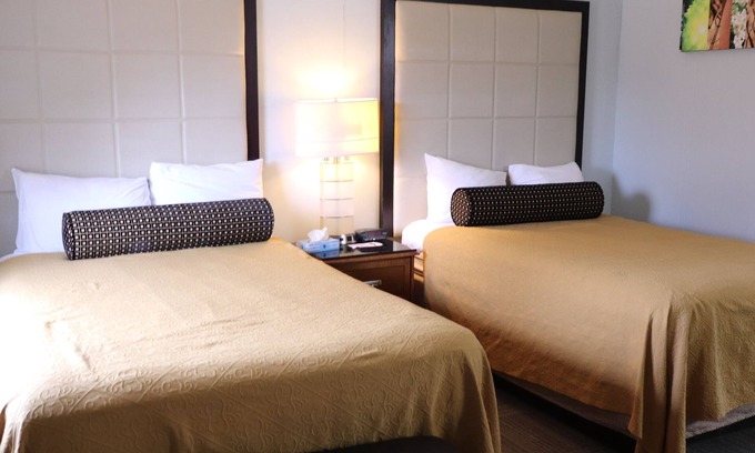 West Brookfield Hotel | Cozy Copper Lantern Motor Lodge with Family-Friendly Amenities