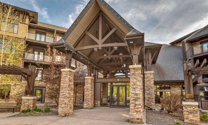 East Kootenay Resort | Experience Serenity at Copper Point Resort: 4-Star Retreat