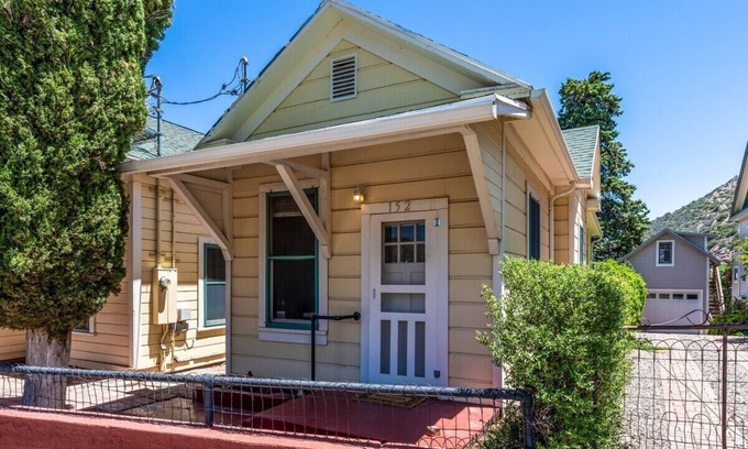 Bisbee Cottage | Explore Copper Queen's Cottage - Pet Friendly & Spa Amenities