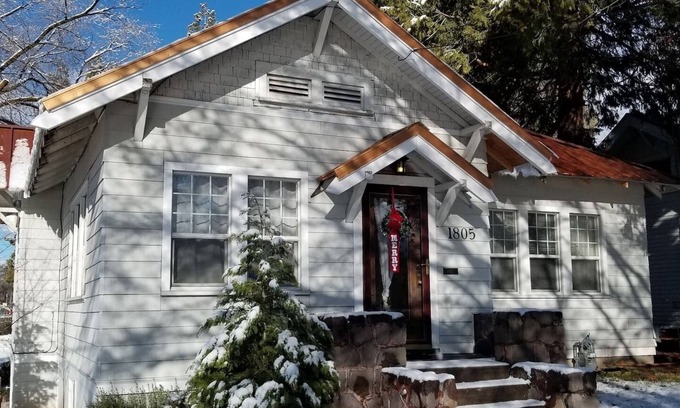 Altamont House | Pet-Friendly Copper Smarthouse with 4K TV & Kitchen
