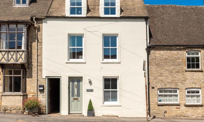 Stow-on-the-Wold House | Discover Copperbeech: Family-Friendly 4-Star Getaway