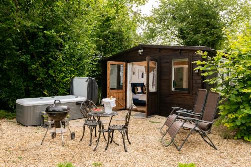 Blandford Saint Mary House | Indulge at Copperbeech: Private Hottub & Family Friendly