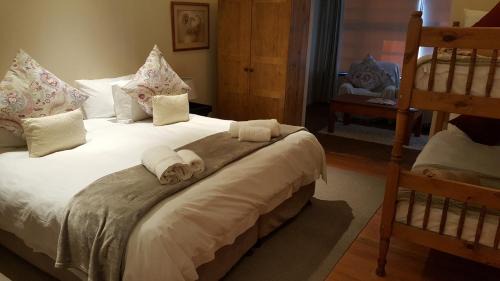 Newton Park House | Cozy Copperpot Guesthouse: Top-Rated with Pool & Breakfast