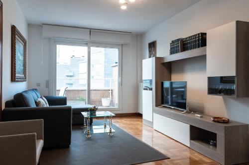 Mendebaldea Apartment | Charming 2-Bedroom Apartment for Families - Highly Rated!