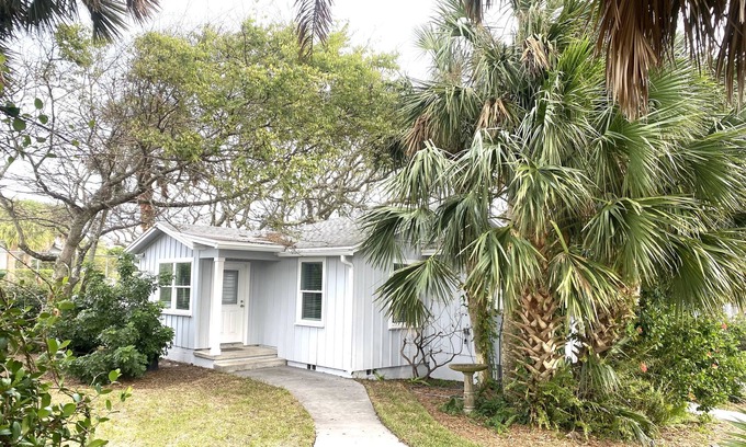 Vilano Beach Cottage | Oceanfront Coquina Cottage: Guest Rated 10/10 on Vilano Beach