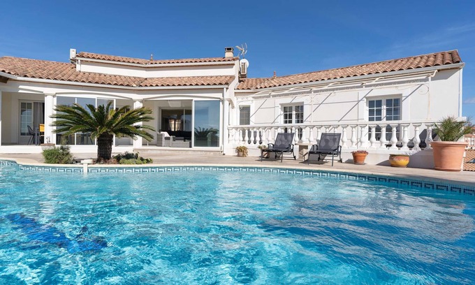 Fleury House | Stunning Villa with Private Pool & Sea View in Saint Pierre