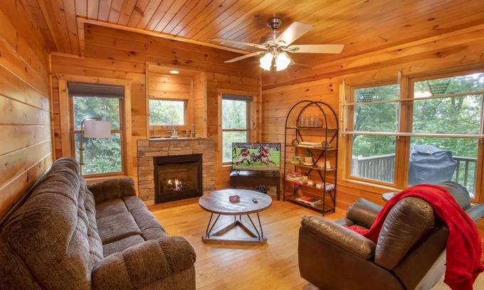 Boone House | Guest Rated: Cora's Cozy Cottage - Pet-Friendly Boone Retreat