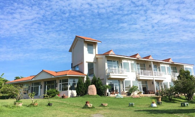 Hengchun Bed & Breakfast | Cozy Coral B&B – Family-Friendly with Breakfast Included