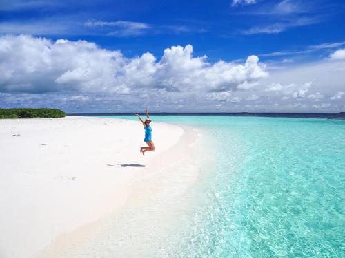 Hangnaameedhoo House | Relax at Coral Beach Maldives with Oceanfront Amenities