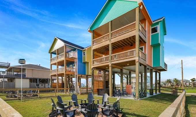 Crystal Beach House | Coral Breeze Home: Family-Friendly Retreat with Hot Tub