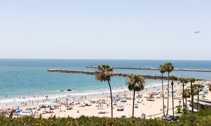 Corona del Mar Condo | Oceanfront Coral Cottage with 10/10 Guest Reviews