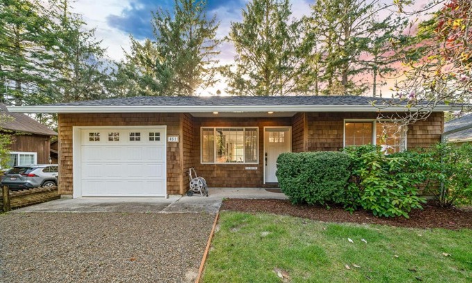 Manzanita House | Tranquil Coral Cottage MCA 832: Family-Friendly Retreat